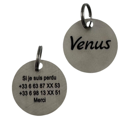 Vue de face de la médaille en titane
