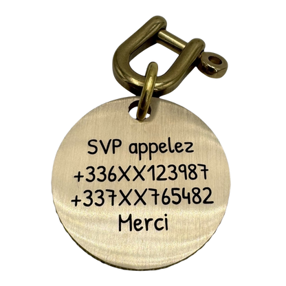 Détail de la finition polibrassée de la médaille